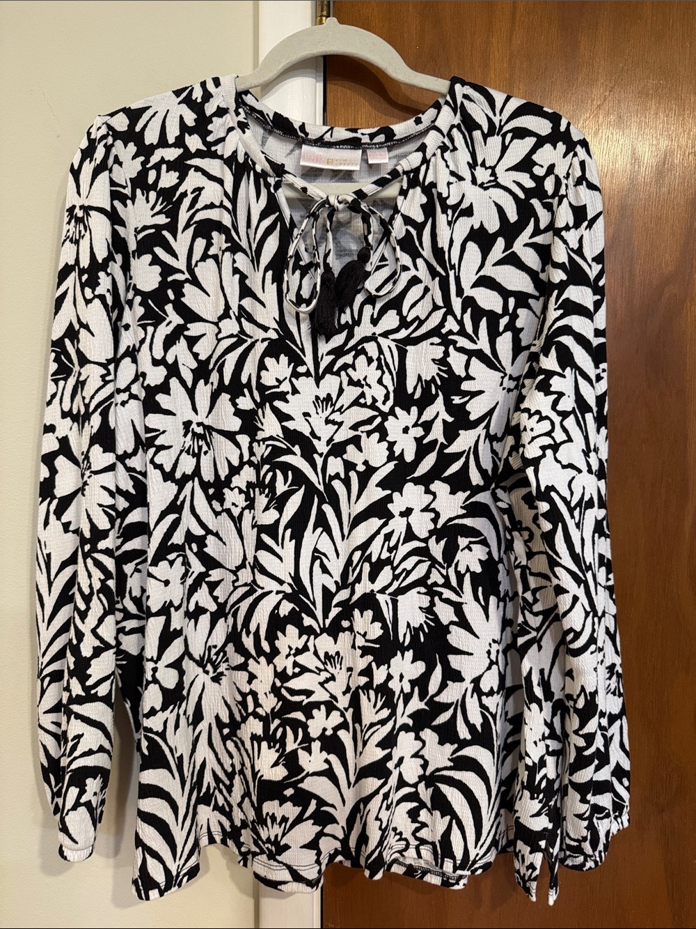 Kim Gravel Packabelle Black & White Floral Tie-Neck Long Sleeve Top